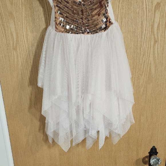 Zhenzi Kids Gold Sequin and White Tulle Dress - Picture 4 of 7